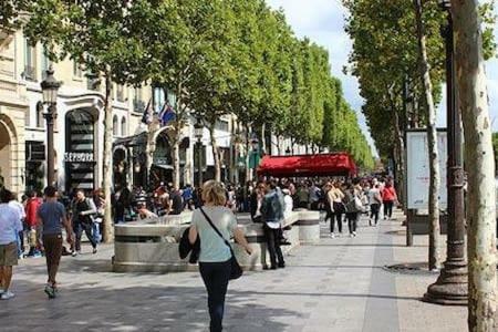 Little Boudoir Of Paris Champs-Elysees Buitenkant foto